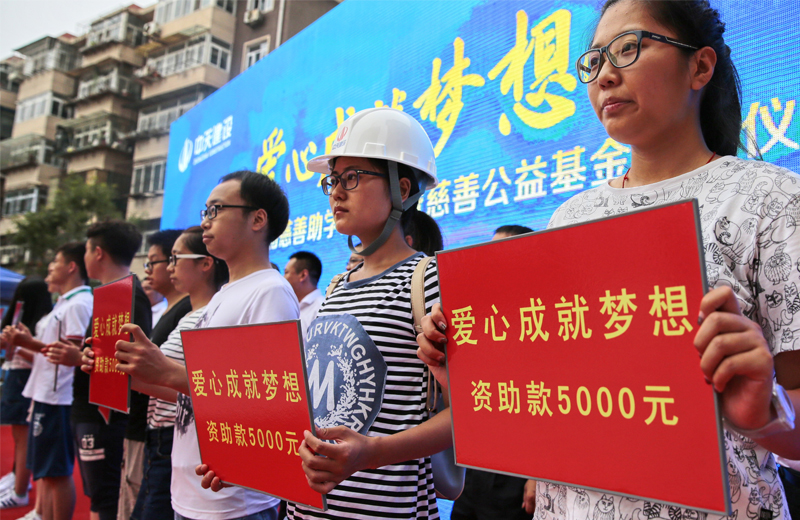 2019��8��22�գ�����������������С����ĳɼ����롱��ѧ�˶�ʢ����У��������������������˾һ���ڰ��������һ�������Ӱ�����Ĺ�������˶����������������ۼƾ���215��Ԫ����������������������һ�������ߵ�ƶ������ѧ��456��