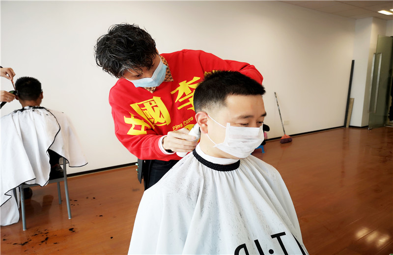 2020��2��21�գ���������������������Ӱ��PA��Ѷ(�й���)�ٷ���վ�˽�����רҵ���͹�˾��ϵ����������������Լ����������ġ�Tony����������ΪԱ�������ͷ������������ů��֮�ٻ����Ա������������������